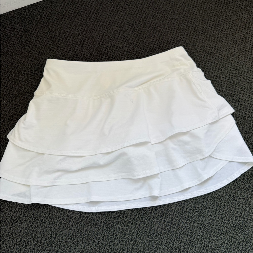 White Athleta XS ruffle skirt. Never worn.